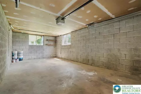 555 E Walnut St, Hellertown, PA 18055 photo 24