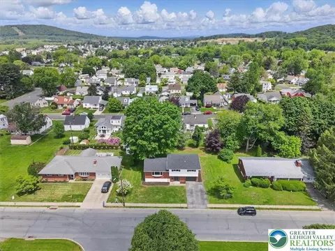 555 E Walnut St, Hellertown, PA 18055 photo 31