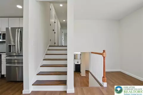 555 E Walnut St, Hellertown, PA 18055 photo 11