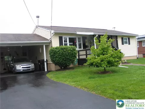 932 Kossuth St, Freemansburg, PA 18017