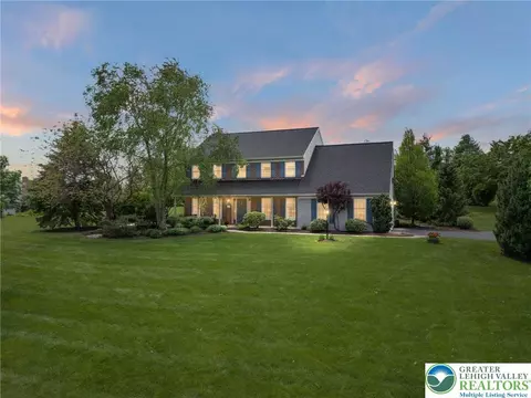 3840 E View Dr, Orefield, PA 18069