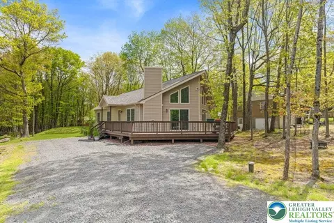 182 Penn Forest Trl, Albrightsville, PA 18210