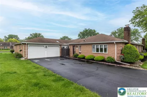 5752 Tavistock Ln, Macungie, PA 18062
