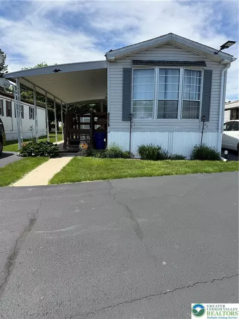 4578 Homestead Dr, Coplay, PA 18037