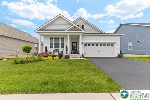 8051 Keystone Dr, Breinigsville, PA 18031