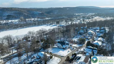 82 Lenape Trl, Mt Bethel Twp, PA 18343