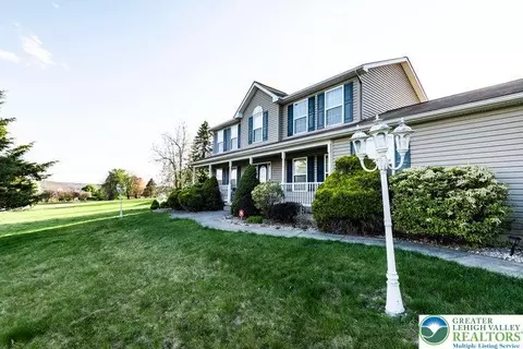 126 Arthur Ln, Brodheadsville, PA 18322