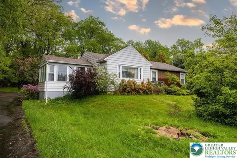 3 Oak Dr, Mountain Top, PA 18707