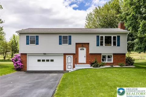 137 Fairview Dr, Lewisburg, PA 17837
