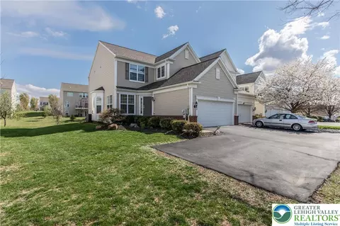 8604 Cascade Rd, Breinigsville, PA 18031