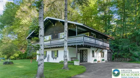160 Camelback Rd, Tannersville, PA 18372