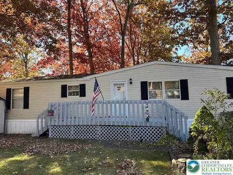 378 White Oak Ln, Bath, PA 18014