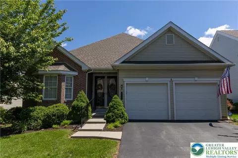 5054 Valley Stream Ln, Macungie, PA 18062