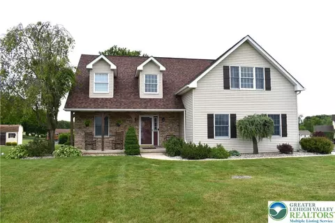 225 Zimmer Ct, Wind Gap, PA 18091