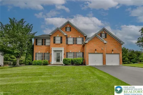1303 Foxview Dr, Bethlehem, PA 18017