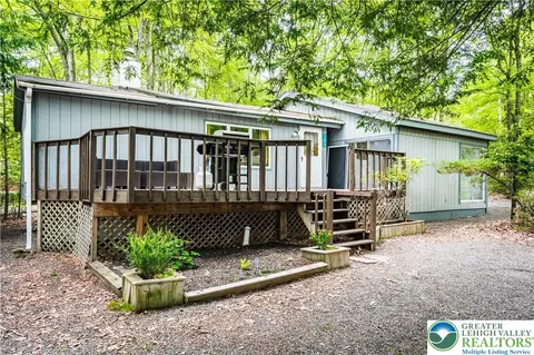 105 Honovi Dr, Tobyhanna Twp, PA 18347