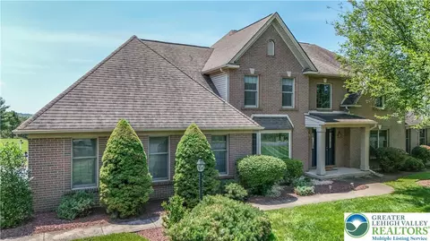 4777 York Dr, Orefield, PA 18069
