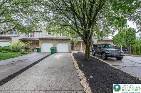 1735 Brookstone Dr, Alburtis, PA 18011