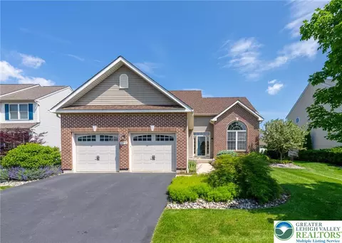 4472 Whitetail Dr, Nazareth, PA 18064