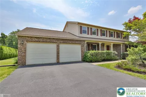 660 Barclay Dr, Bethlehem, PA 18017