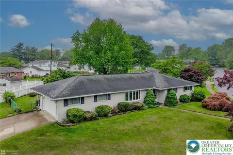 1156 Westbury Dr, Bethlehem, PA 18017