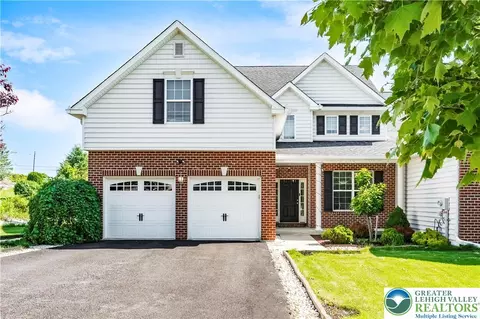 799 Swallow Tail Ln, Breinigsville, PA 18031
