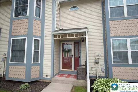 124 Founders Ct, Bethlehem, PA 18020 photo 2