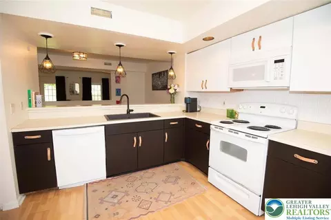 124 Founders Ct, Bethlehem, PA 18020 photo 4