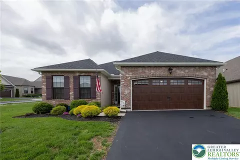 4163 Eveningstar Rd, Emmaus, PA 18049