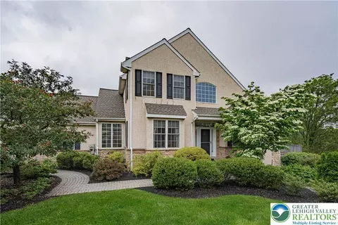 538 Parkside Ct, Allentown, PA 18104