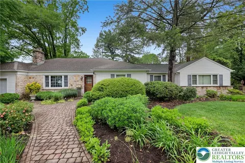 3211 Chestnut Dr, Allentown, PA 18104