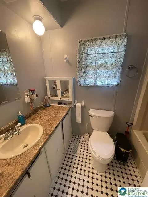 Bath - 10 Springridge Rd, Bath, PA 18014 photo 2 of 2