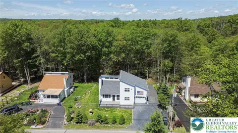 973 Country Place Dr, Coolbaugh Twp, PA 18466
