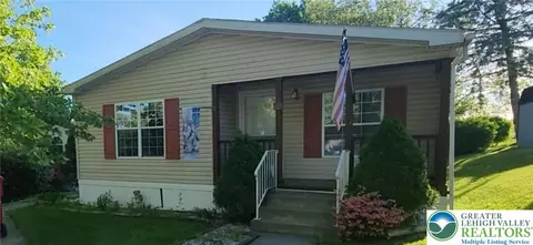 20 Hickory Hills Dr, Bath, PA 18014