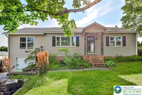 6386 Sullivan Trl, Pen Argyl, PA 18072