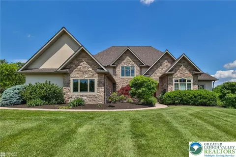 4521 Linda Ln, Emmaus, PA 18049