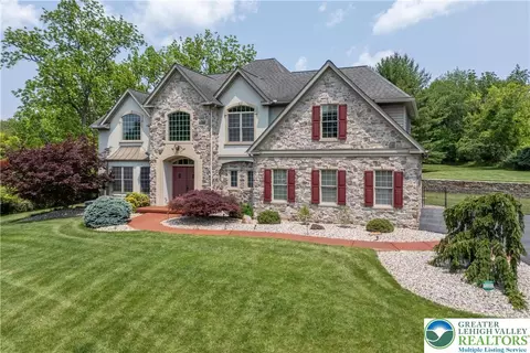 1559 Surrey Rd, Bethlehem, PA 18015