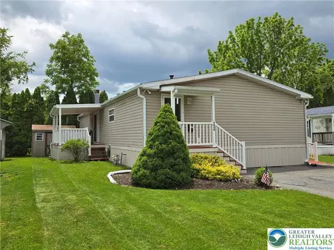 5434 Barclay Ct, Macungie, PA 18062