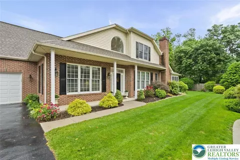 4741 Pinehurst Cir, Bethlehem, PA 18015