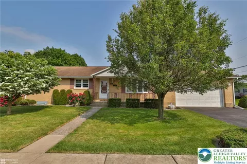 4385 Jay St, Egypt, PA 18052