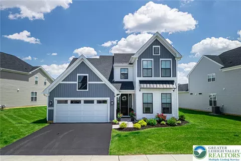 7030 Oak Ln, Bath, PA 18014