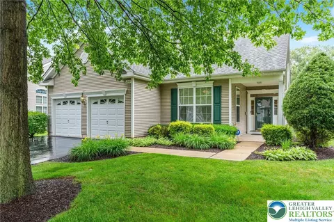 2043 Sydney Ln, Macungie, PA 18062