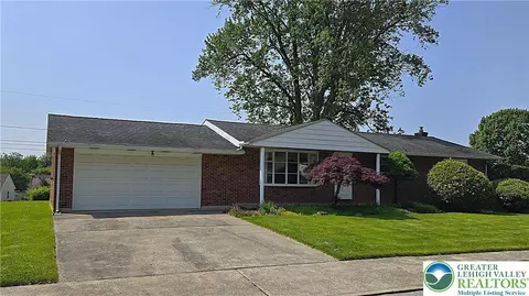 3114 N Birch St, Hokendauqua, PA 18052