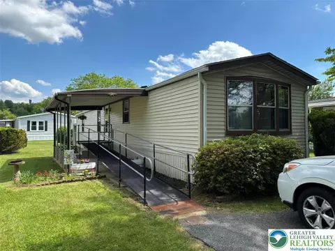 26 Powderhorn Pl, Mount Bethel, PA 18343