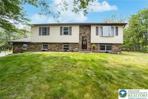 2227 Cheyenne Dr, Blakeslee, PA 18610