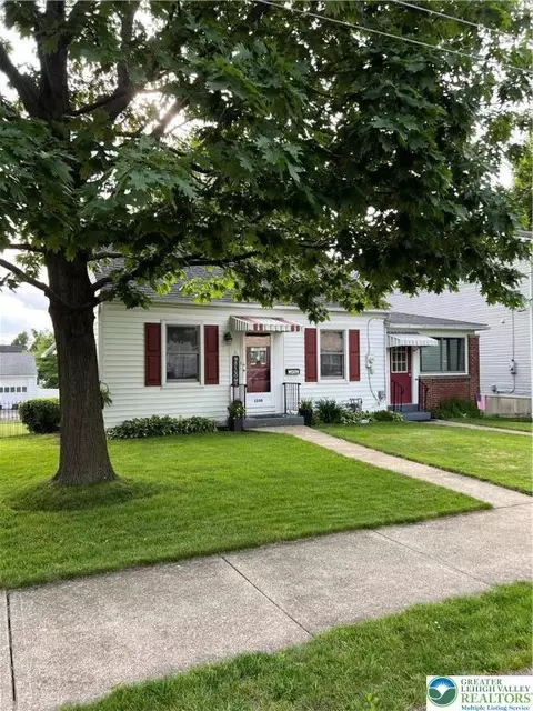1540 Riegel St, Hellertown, PA 18055