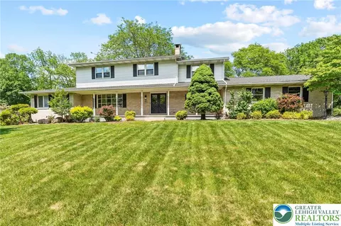 1571 Woodland Dr, Bethlehem, PA 18015