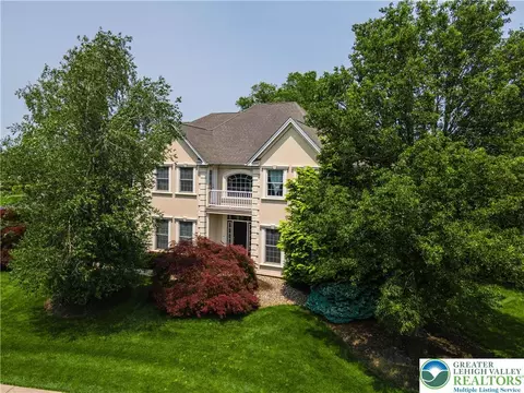 49 Central Dr, Palmer Township, PA 18045