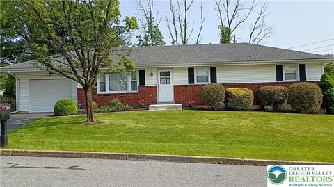 106 3rd Ave, Walnutport, PA 18088