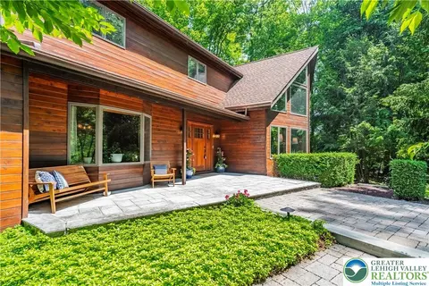 3416 Oak Hill Rd, Emmaus, PA 18049